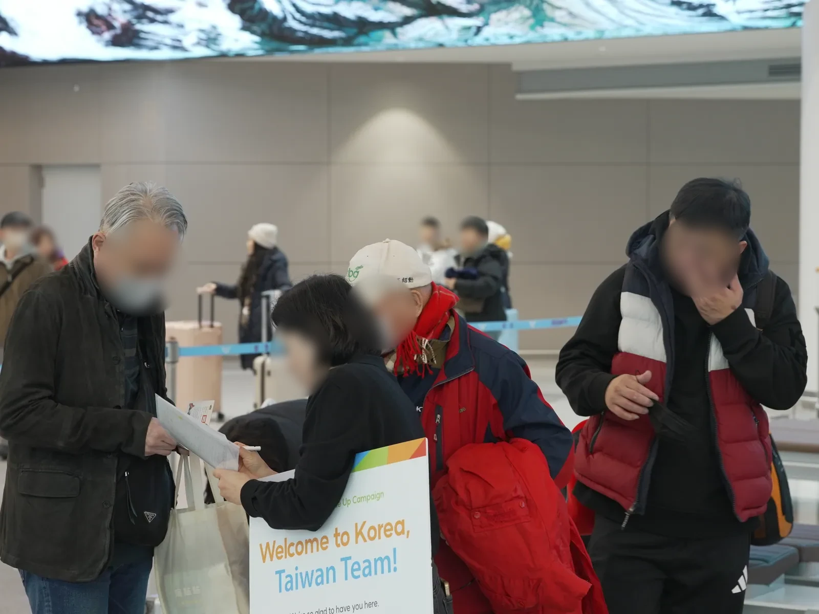 InnerTrip Inbound team greeting the Taiwan delegation at Incheon Airport with welcome signage